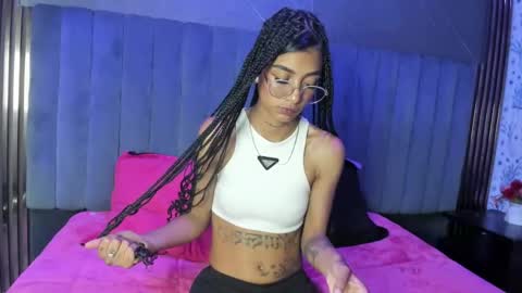 Snapshot of karlaslutskinny__ chatting on 05/21/26, 08:27 karlaslutskinny__ online show from 05/21/26, 08:27