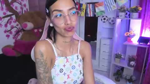 Snapshot of karlaslutskinny__ chatting on 06/18/26, 09:19 karlaslutskinny__ online show from 06/18/26, 09:19