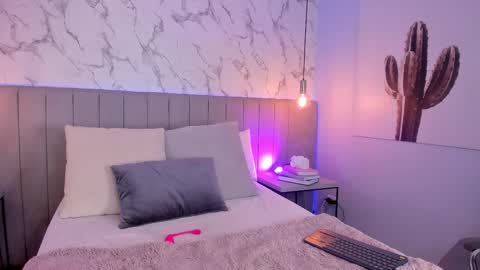 karlla_brown online show from 10/30/25, 01:45