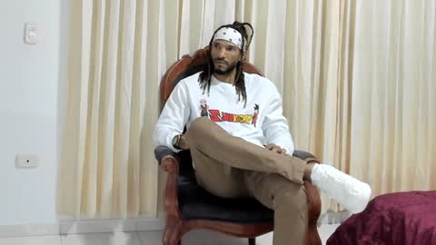 Snapshot of karlmarley1 chatting on 12/25/24, 04:01 Karl online show from 12/25/24, 04:01