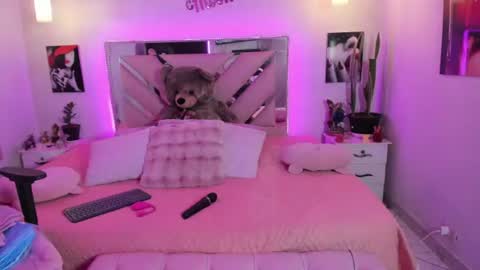 Snapshot of karly_moonn chatting on 06/17/26, 11:56 Karly Moonns online show from 06/17/26, 11:56