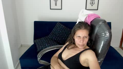 Snapshot of karlye_hot chatting on 12/11/24, 06:04 KARLYE online show from 12/11/24, 06:04
