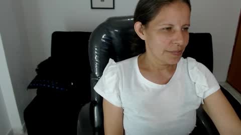 Snapshot of karlye_hot chatting on 12/21/24, 01:26 KARLYE online show from 12/21/24, 01:26