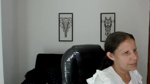 Snapshot of karlye_hot chatting on 12/21/24, 04:30 KARLYE online show from 12/21/24, 04:30
