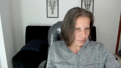 Snapshot of karlye_hot chatting on 12/28/24, 05:23 KARLYE online show from 12/28/24, 05:23