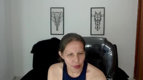 Snapshot of karlye_hot chatting on 01/15/25, 06:01 KARLYE online show from 01/15/25, 06:01