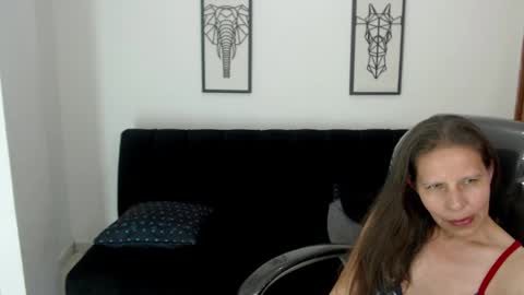 Snapshot of karlye_hot chatting on 01/16/25, 05:53 KARLYE online show from 01/16/25, 05:53