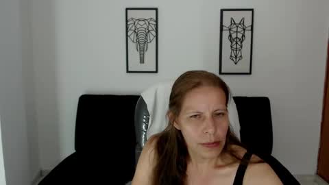 Snapshot of karlye_hot chatting on 02/21/25, 06:29 KARLYE online show from 02/21/25, 06:29