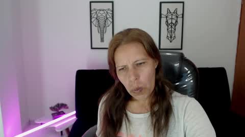 Snapshot of karlye_hot chatting on 02/26/25, 04:58 KARLYE online show from 02/26/25, 04:58