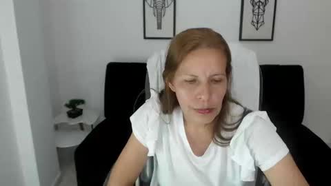 Snapshot of karlye_hot chatting on 03/02/25, 12:53 KARLYE online show from 03/02/25, 12:53