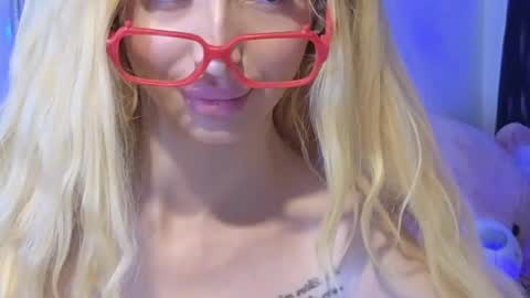 Julia online show from 03/12/26, 01:39