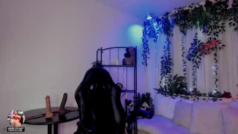 Snapshot of karol_elegance_ chatting on 04/30/26, 12:55 karol online show from 04/30/26, 12:55