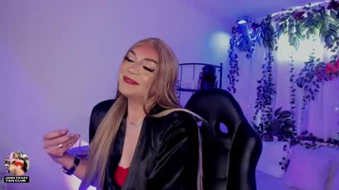 Snapshot of karol_elegance_ chatting on 05/21/26, 01:29 karol online show from 05/21/26, 01:29