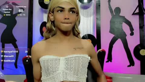 Snapshot of karol_vanessa__ chatting on 05/24/26, 10:15 karol Vanessa online show from 05/24/26, 10:15