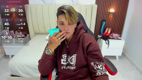 Karol and Luna online show from 02/14/25, 02:39