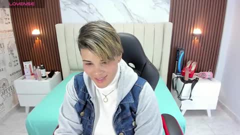 Karol and Luna online show from 02/17/25, 02:09