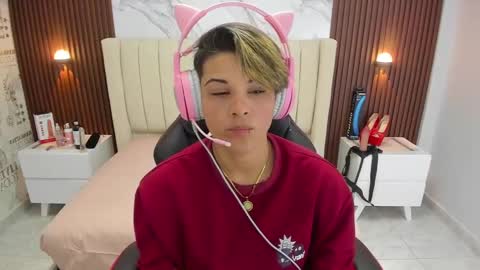 Karol and Luna online show from 02/25/25, 02:36