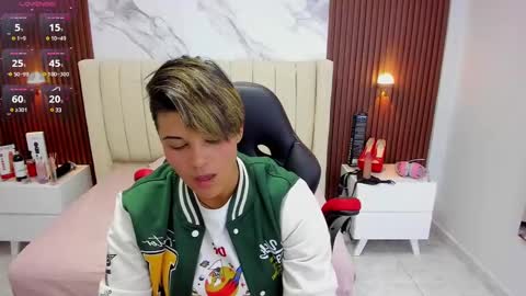 Karol and Luna online show from 03/10/25, 02:39