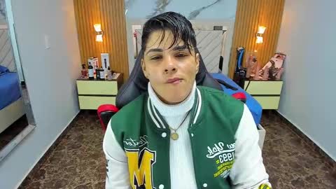 Karol and Luna online show from 10/15/25, 02:55