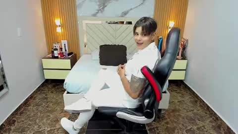 Karol and Luna online show from 10/30/25, 07:47