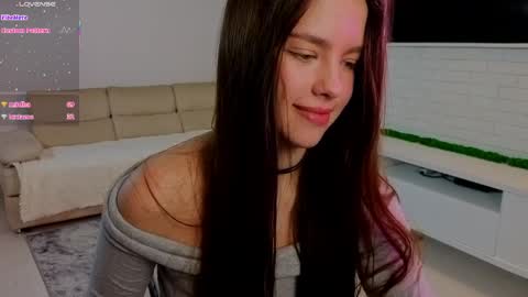 Snapshot of karoledemara chatting on 04/01/26, 01:41 Molly online show from 04/01/26, 01:41