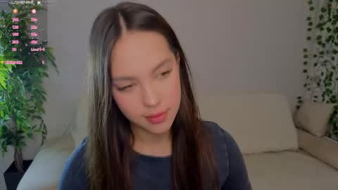Snapshot of karoledemara chatting on 05/04/26, 07:15 Molly online show from 05/04/26, 07:15