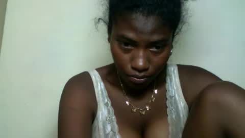Snapshot of karoliee chatting on 04/15/26, 07:58 karoliee online show from 04/15/26, 07:58
