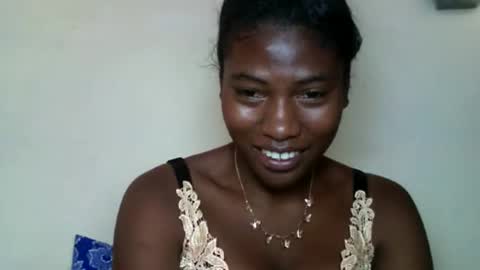 Snapshot of karoliee chatting on 04/17/26, 07:44 karoliee online show from 04/17/26, 07:44