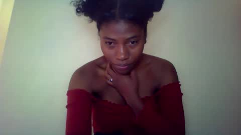 Snapshot of karoliee chatting on 04/26/26, 06:22 karoliee online show from 04/26/26, 06:22
