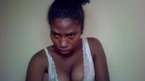 Snapshot of karoliee chatting on 05/02/26, 07:35 karoliee online show from 05/02/26, 07:35