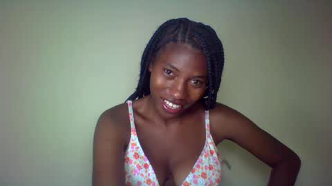 Snapshot of karoliee chatting on 05/03/26, 05:52 karoliee online show from 05/03/26, 05:52