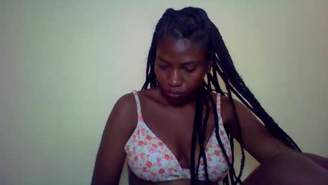 Snapshot of karoliee chatting on 05/04/26, 06:42 karoliee online show from 05/04/26, 06:42