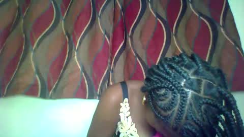 Snapshot of karoliee chatting on 05/09/26, 04:34 karoliee online show from 05/09/26, 04:34