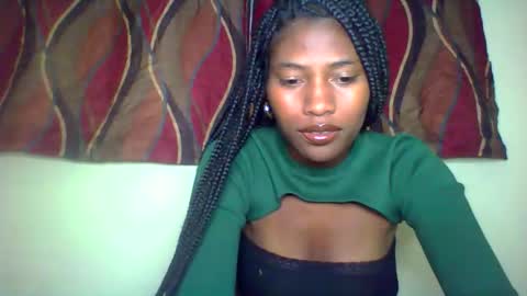 Snapshot of karoliee chatting on 05/15/26, 04:03 karoliee online show from 05/15/26, 04:03
