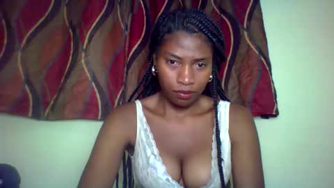 Snapshot of karoliee chatting on 05/19/26, 04:13 karoliee online show from 05/19/26, 04:13