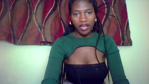 Snapshot of karoliee chatting on 05/21/26, 10:55 karoliee online show from 05/21/26, 10:55