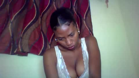 Snapshot of karoliee chatting on 05/25/26, 10:10 karoliee online show from 05/25/26, 10:10