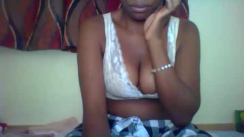 Snapshot of karoliee chatting on 05/27/26, 08:11 karoliee online show from 05/27/26, 08:11