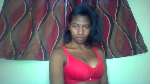 Snapshot of karoliee chatting on 06/14/26, 11:01 karoliee online show from 06/14/26, 11:01