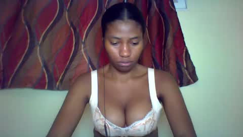 Snapshot of karoliee chatting on 06/18/26, 09:09 karoliee online show from 06/18/26, 09:09