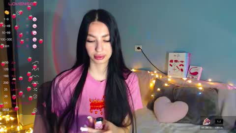 Kira online show from 11/08/25, 01:17