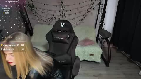 KarolinaHayes online show from 06/01/26, 04:09