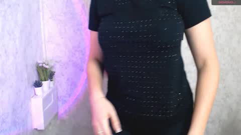 Karolina online show from 11/21/25, 06:45