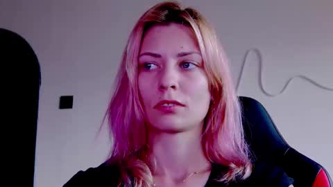 karoline121 online show from 11/04/25, 09:41