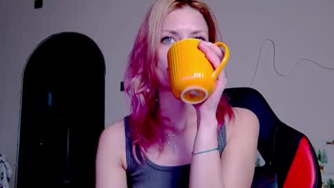 karoline121 online show from 11/24/25, 10:53