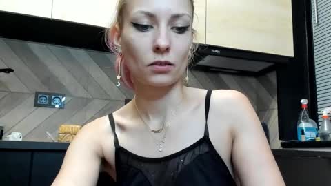 karoline121 online show from 11/25/25, 05:57