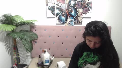 Isa online show from 03/12/25, 04:30