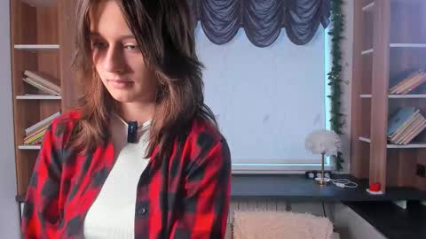 Mia online show from 03/04/26, 11:05