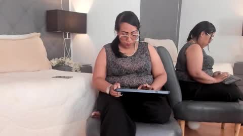 karolwest_ online show from 02/17/26, 12:12