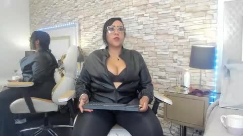 karolwestt online show from 09/26/25, 12:53